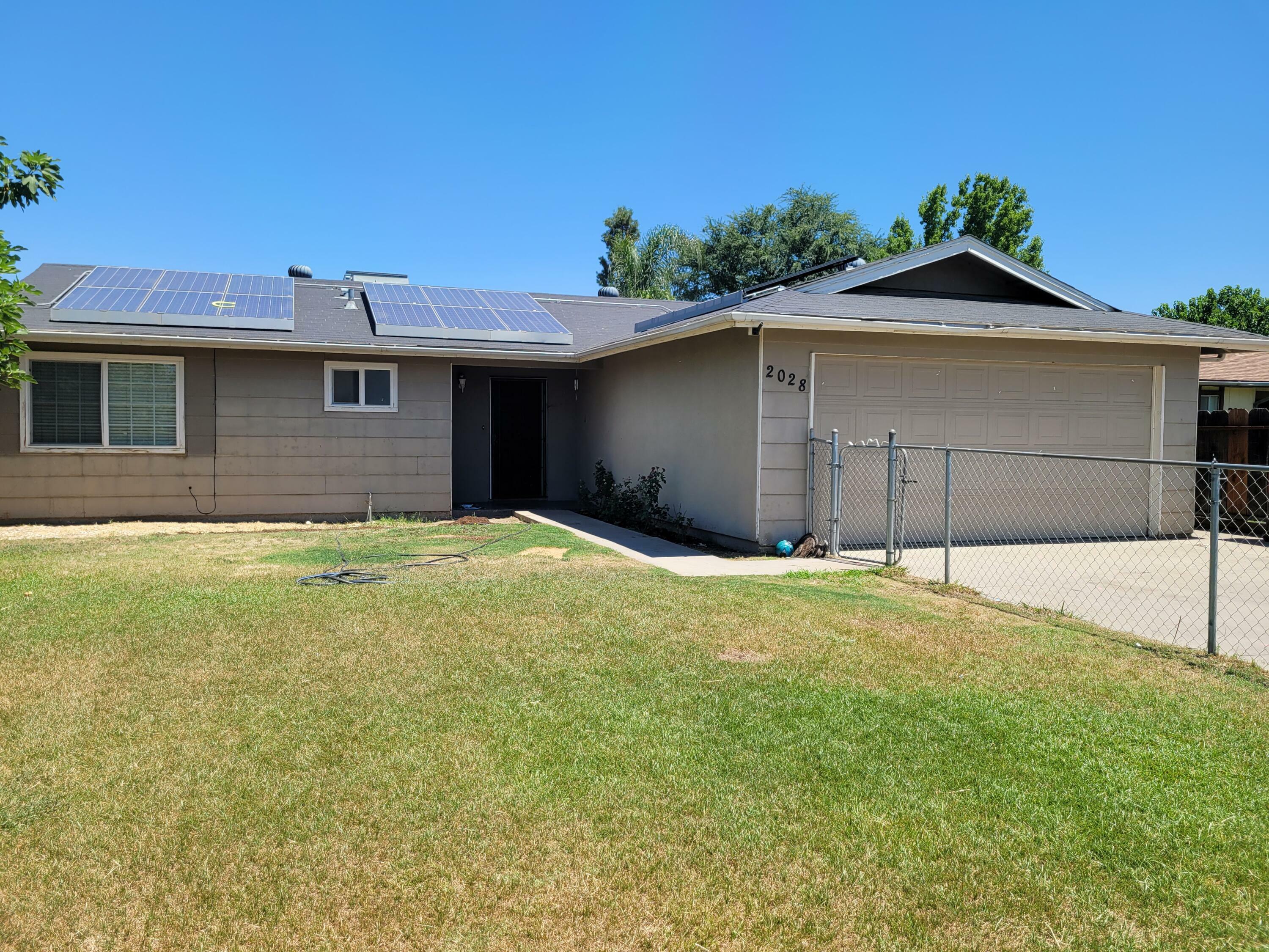 2028 W Buena Vista Avenue  Visalia CA 93291 photo