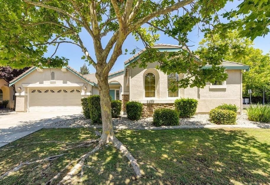 Property Photo: 521 Lyman Circle CA 95835
