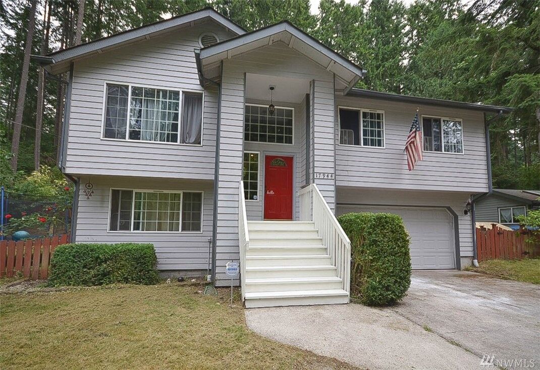 3 bed Yelm home for sale 17944 Clear Lake Blvd E, Yelm, WA 98597