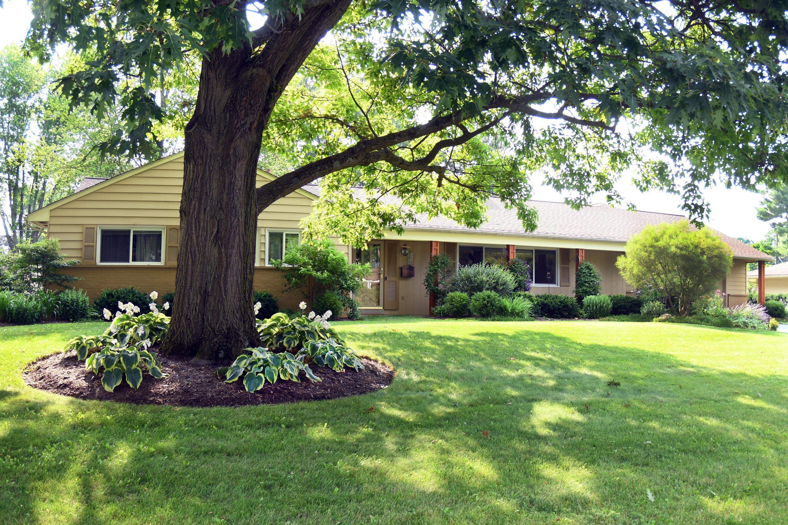Property Photo: 3758 Chevington Road OH 43220