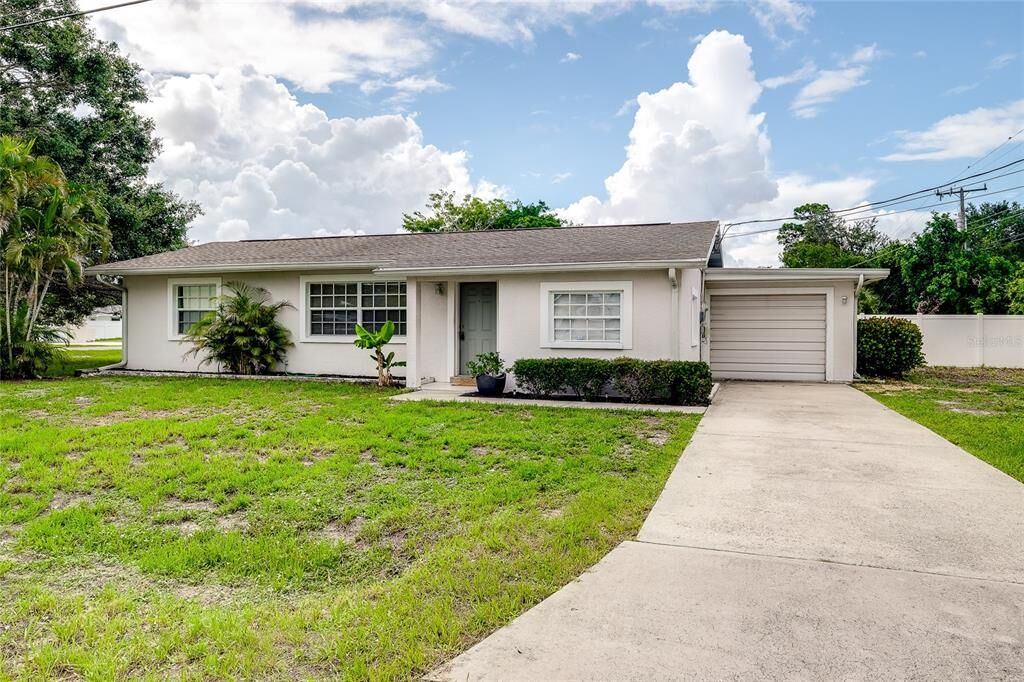 Property Photo: 109 Pine Grove Drive FL 34285