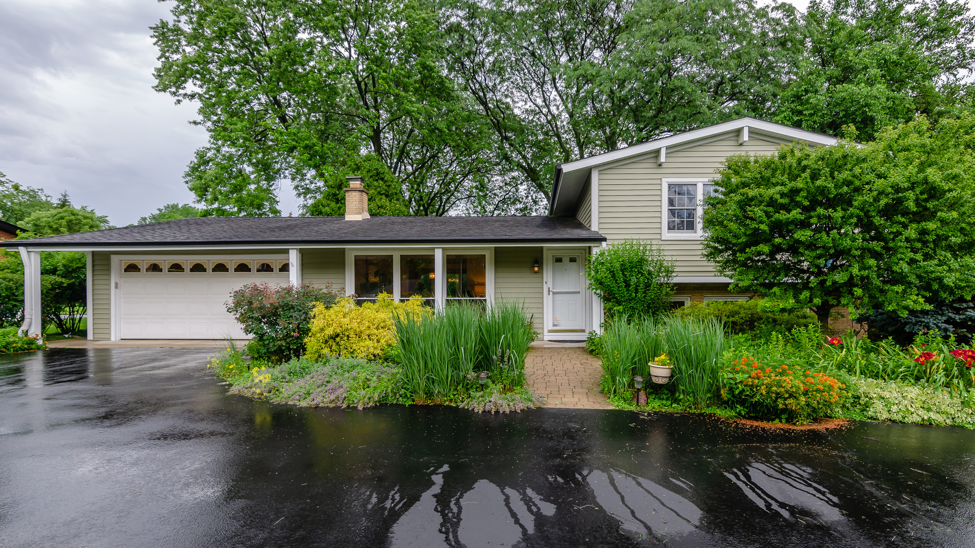 Property Photo: 9S749 Brookbank Road IL 60527