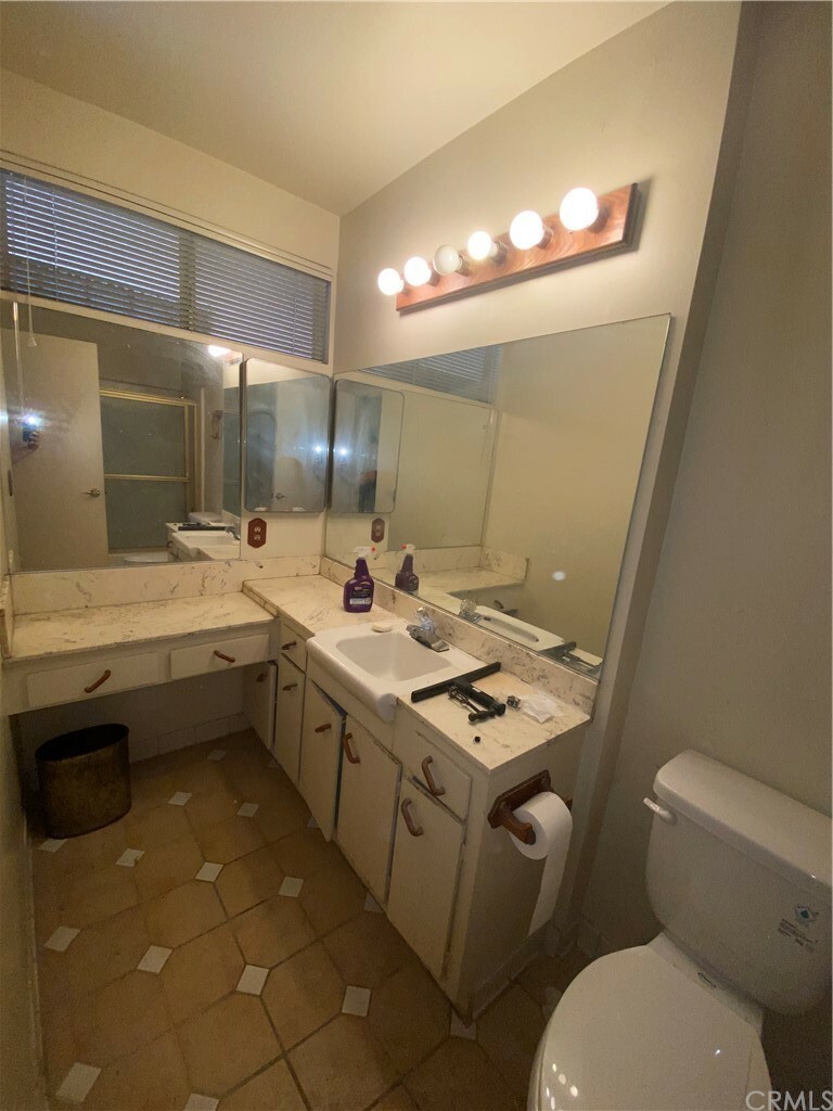 Property Photo:  1955 Tamarind Avenue 4  CA 90068 