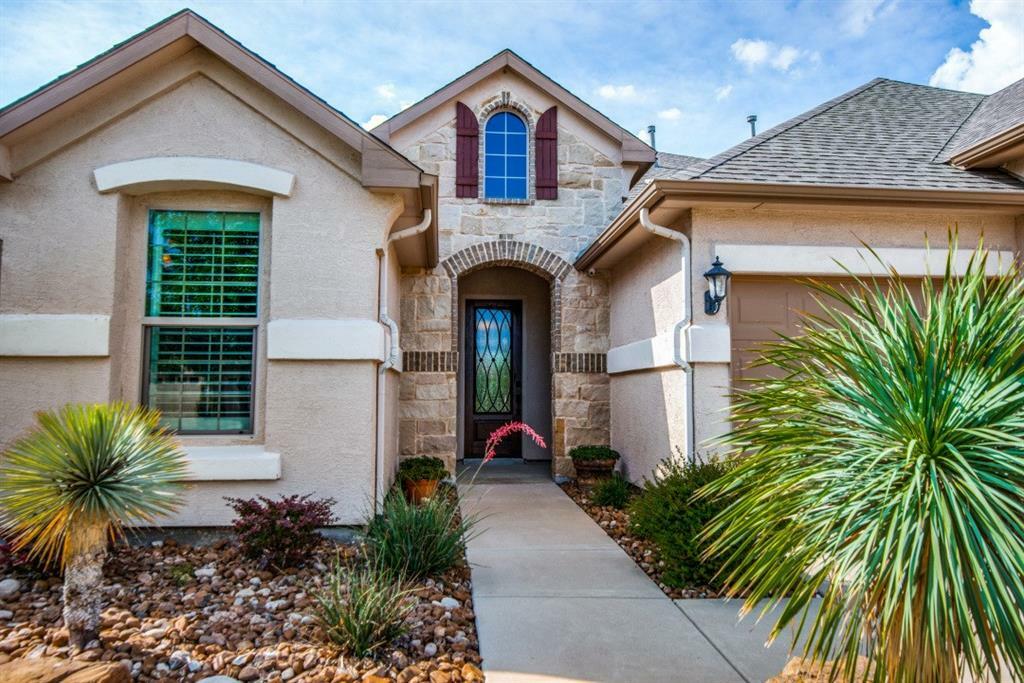 Property Photo: 9616 Orangewood Trail TX 76207