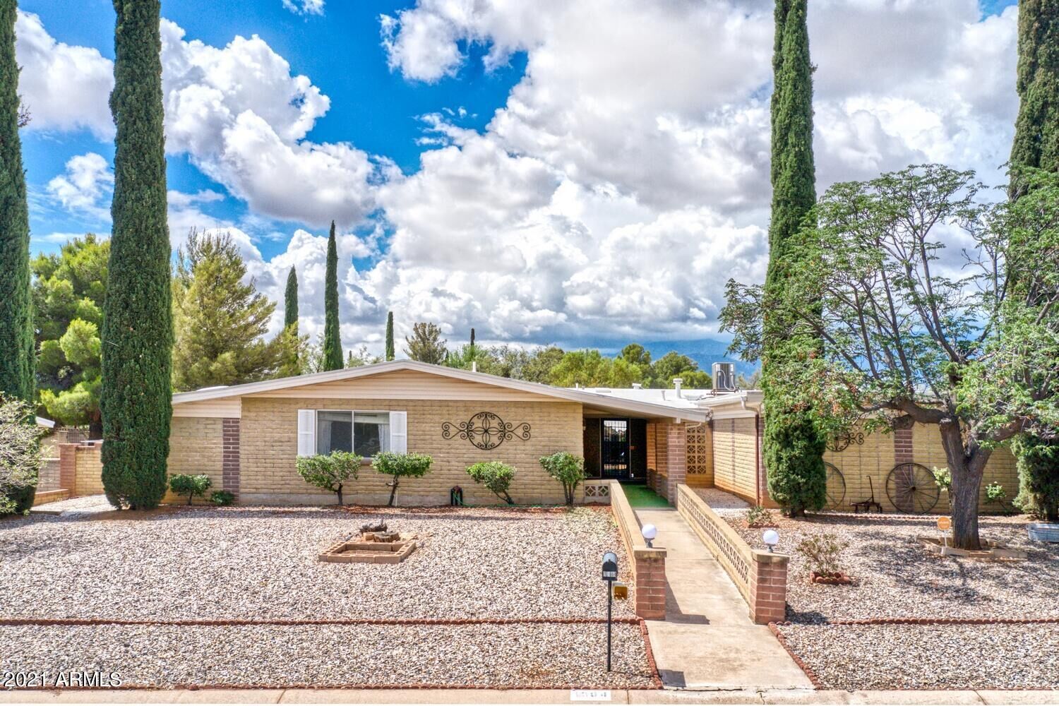 Property Photo: 1304 Camelot Road AZ 85635