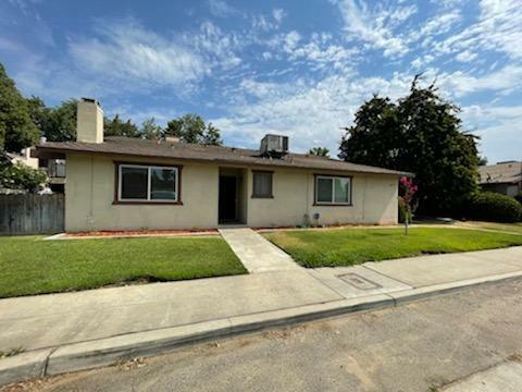 511 W Ashlan Avenue  Clovis CA 93612 photo