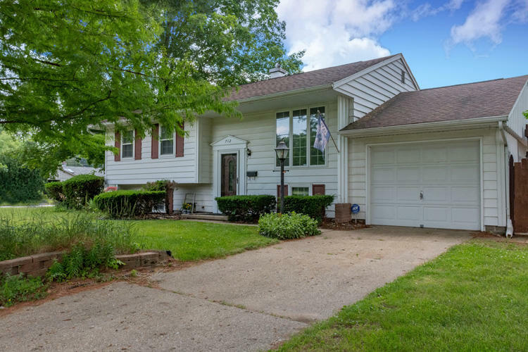 Property Photo:  712 S Lincoln Avenue  MI 49120 