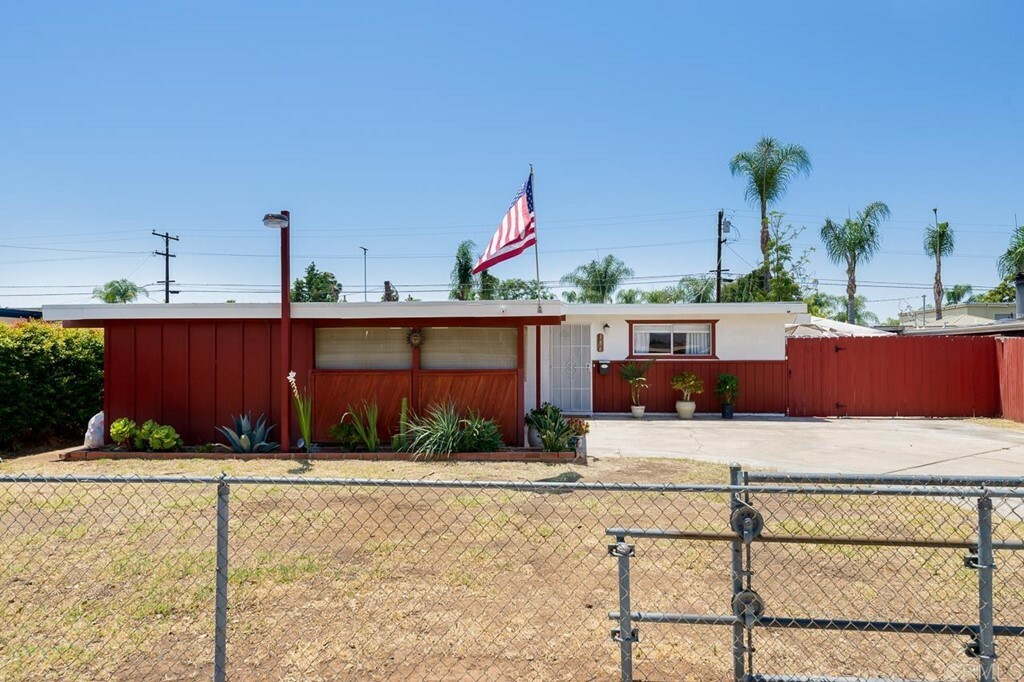 Property Photo:  186 S Ivory Avenue  CA 92019 