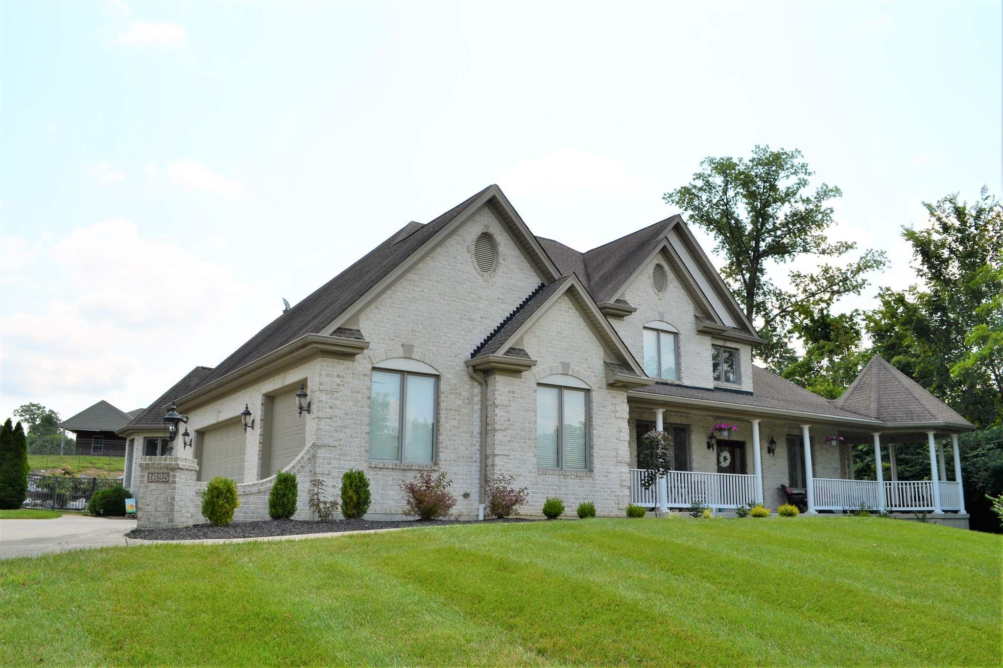 Property Photo:  1625 Putting Green Drive  KY 41042 