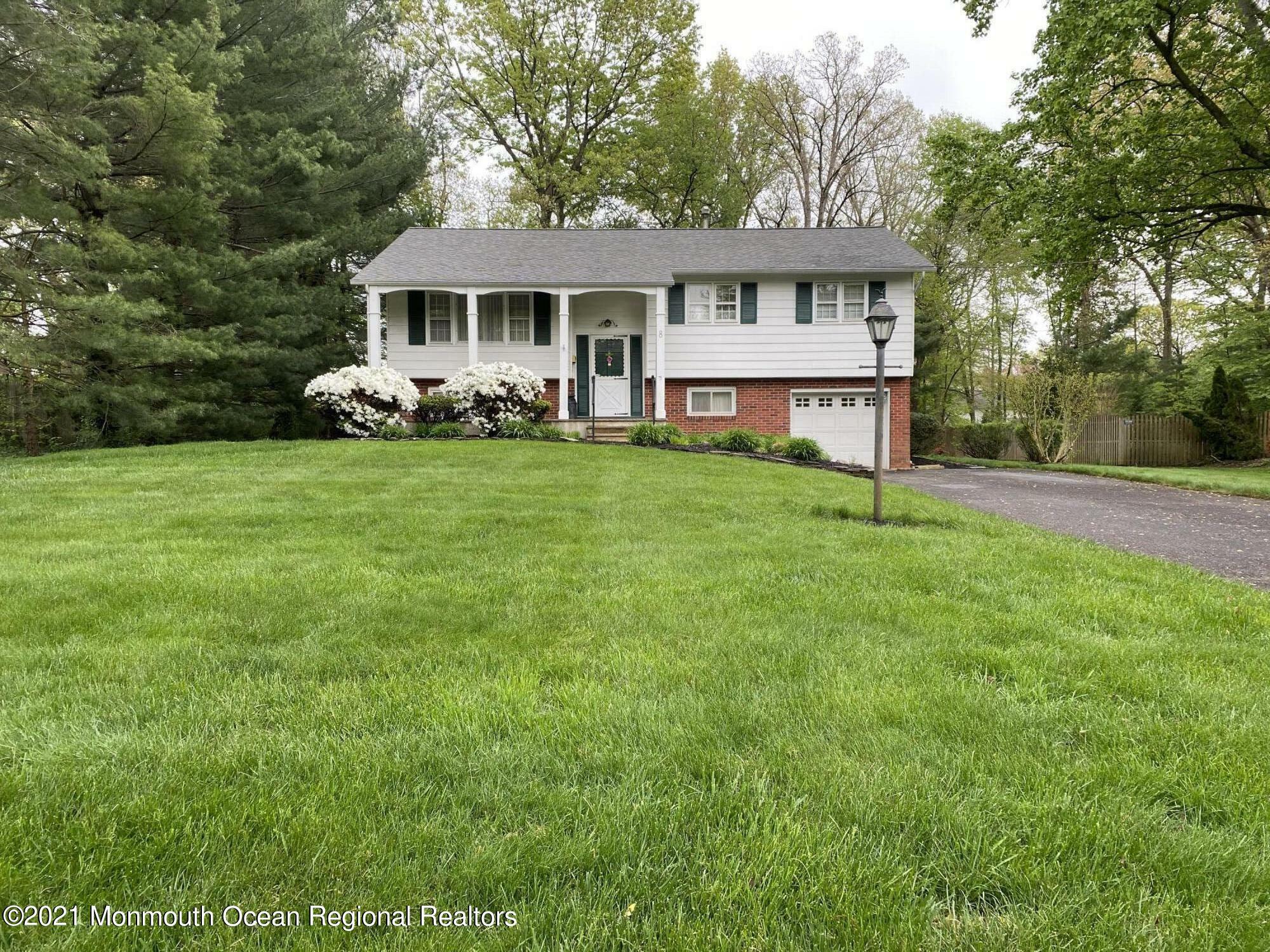 Property Photo:  8 Woodview Drive  NJ 07726 