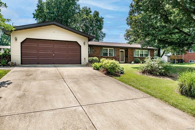 Property Photo: 18 Saint George Drive 62221