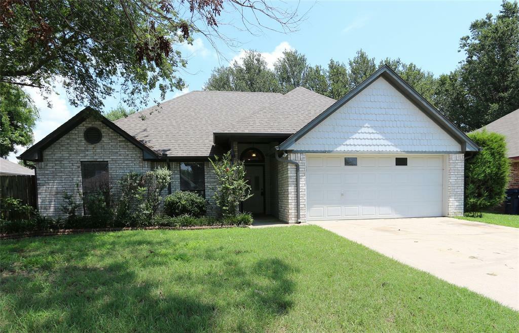 Property Photo:  2905 Christopher Drive  TX 76209 