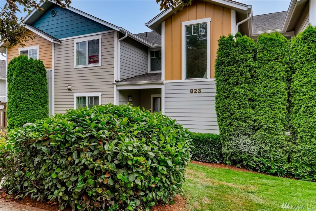 Property Photo:  823 Davis Place S 204  WA 98144 