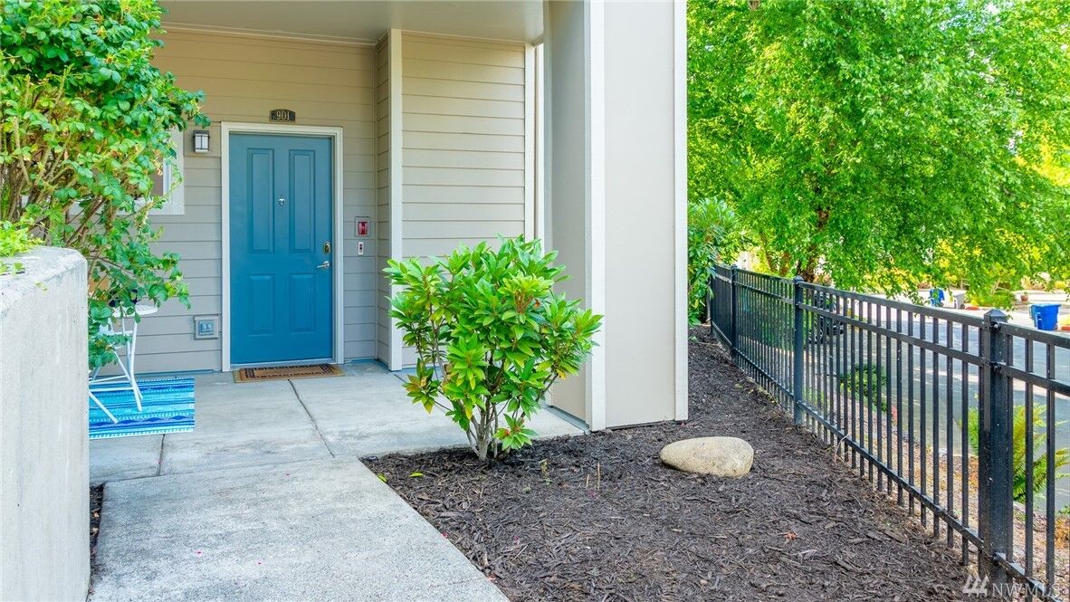Property Photo:  4319 Issaquah Pine Lake Rd SE 901  WA 98075 