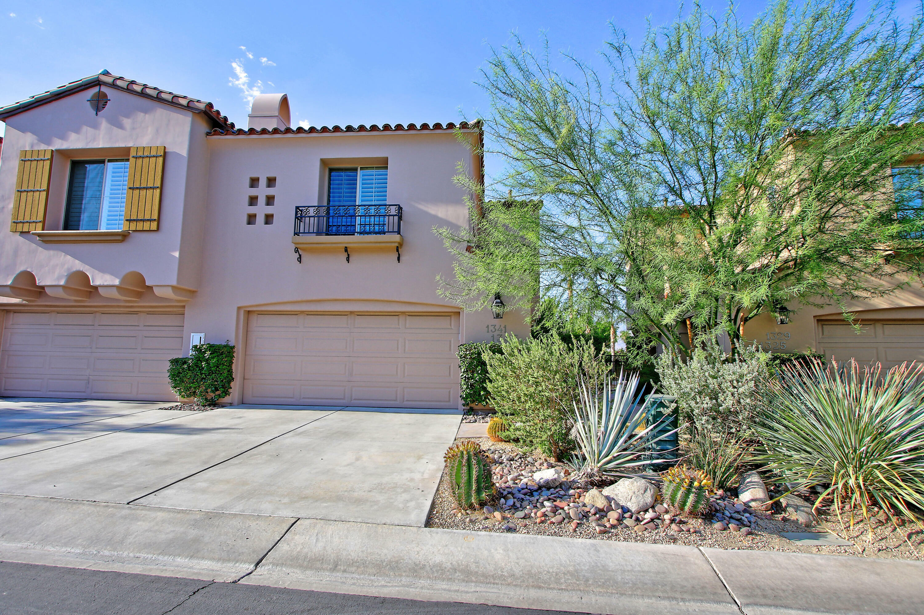 Property Photo: 1341 Yermo Drive S CA 92262