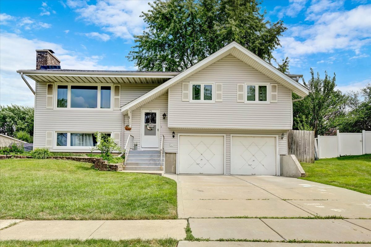 Property Photo: 176 Fairfield Way IL 60108