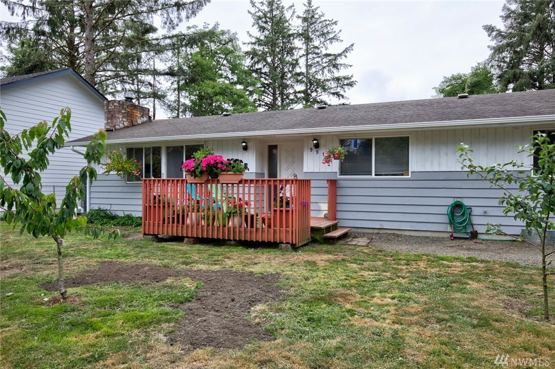 Property Photo:  991 Discovery Ave SE  WA 98569 