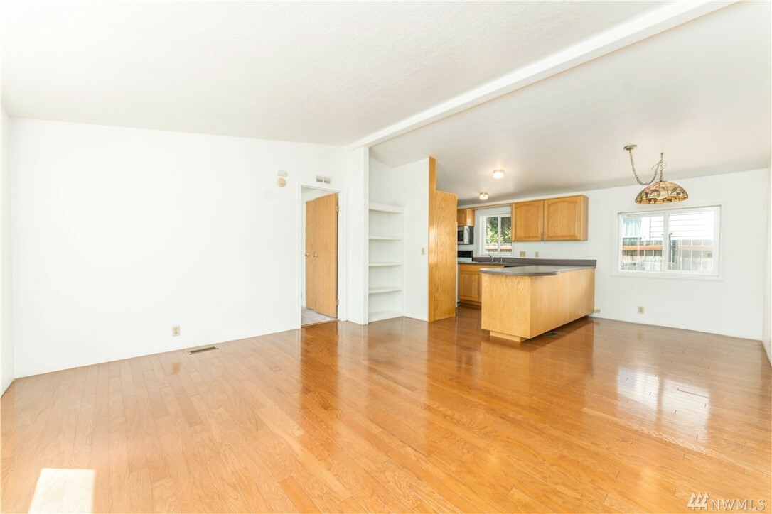 Property Photo: 320 E Okanogan Ave WA 98816