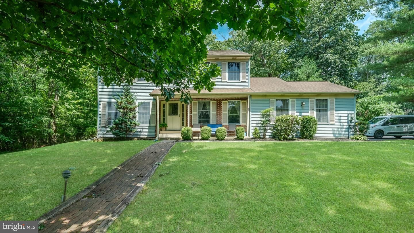 Property Photo: 2430 Greensward N PA 18976