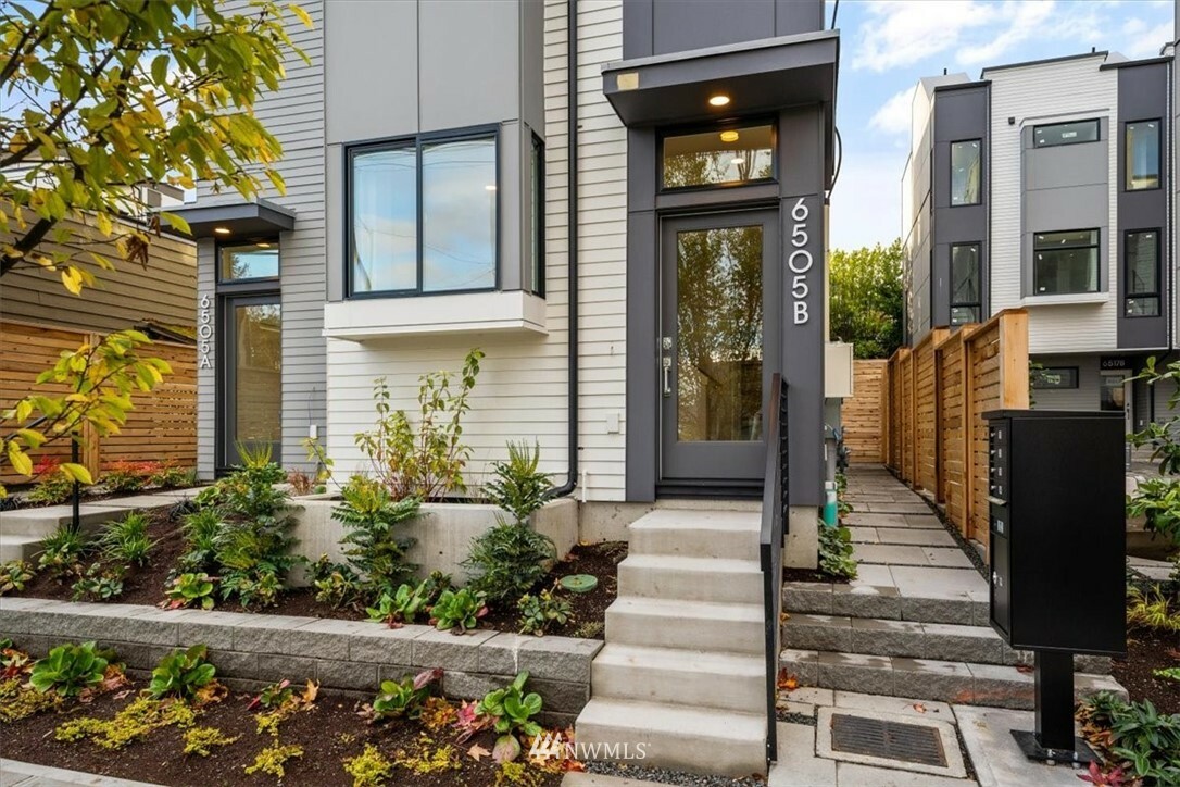 Property Photo: 6505 Phinney Avenue N B WA 98103