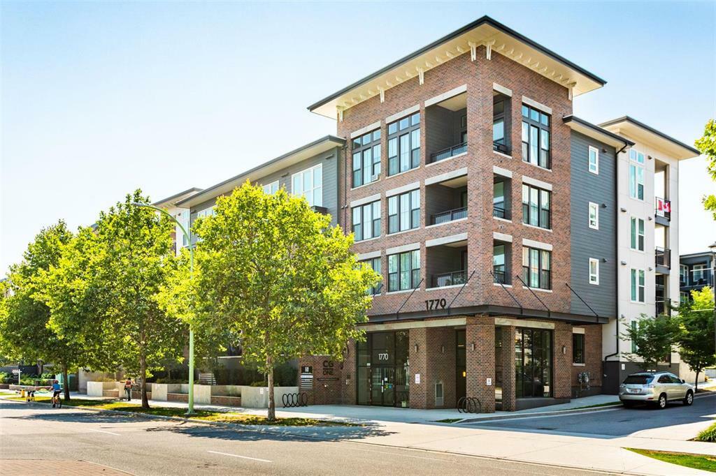 Property Photo: 1770 Richter Street Ph8 BC V1Y 0E6