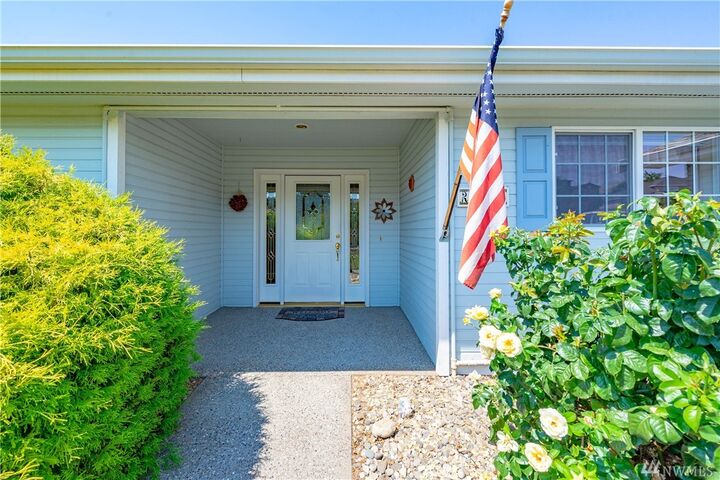 Property Photo: 2872 Chaussee Victoria Ct WA 98802