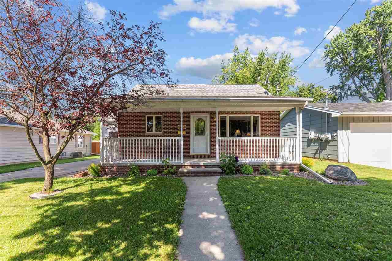 Property Photo: 128 S Lincoln Street WI 54136-1521