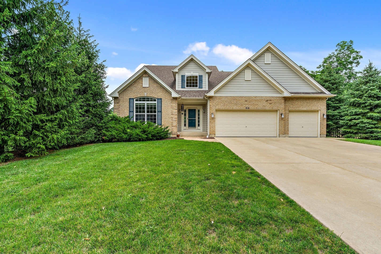 Property Photo:  916 Norge Parkway  IL 60021 