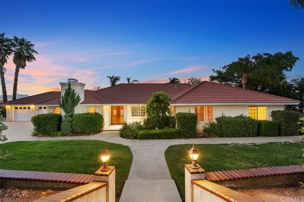 Property Photo:  14340 Citrus Park Circle  CA 92503 