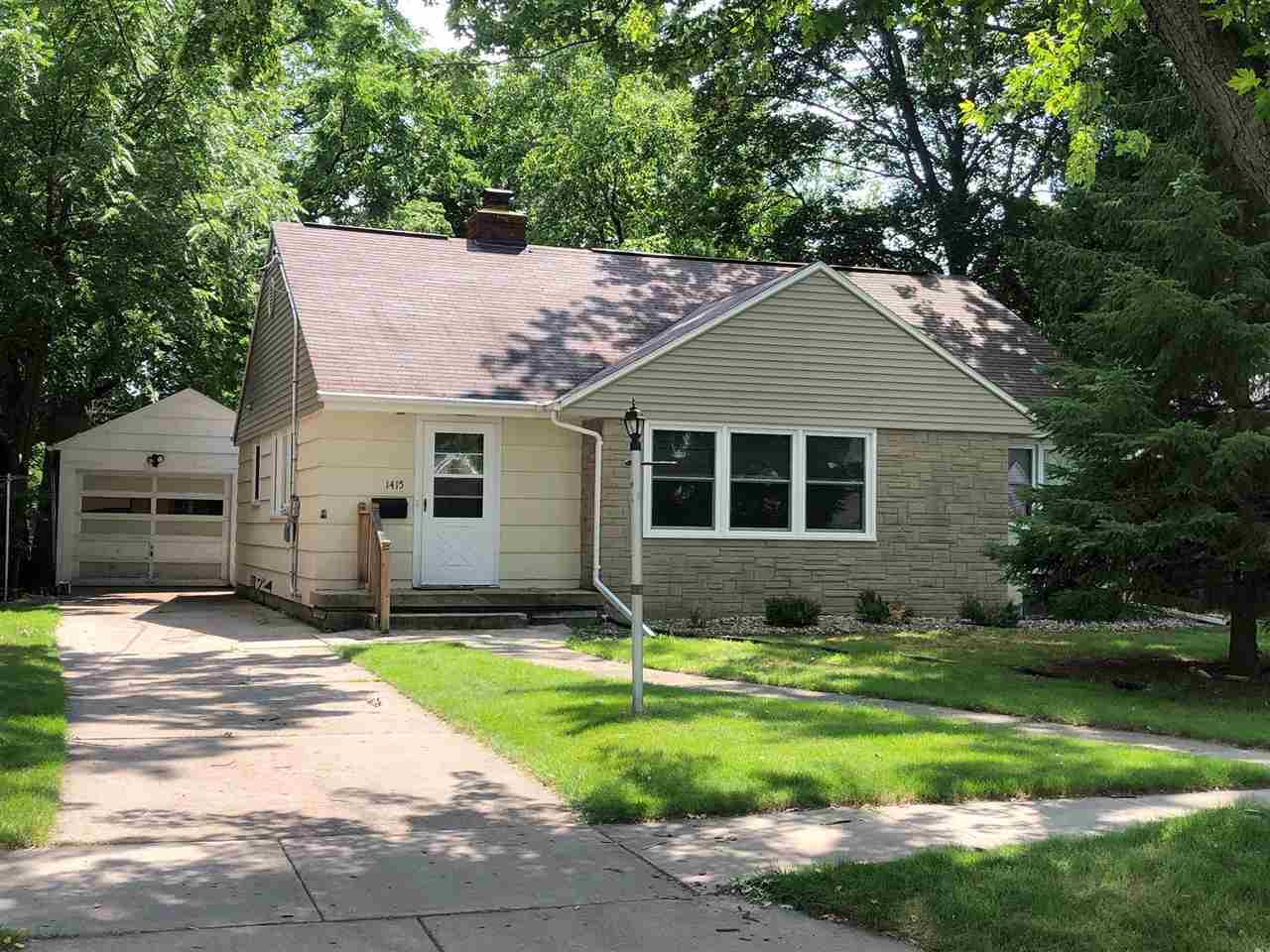 Property Photo:  1415 W Franklin Street  WI 54914-3586 