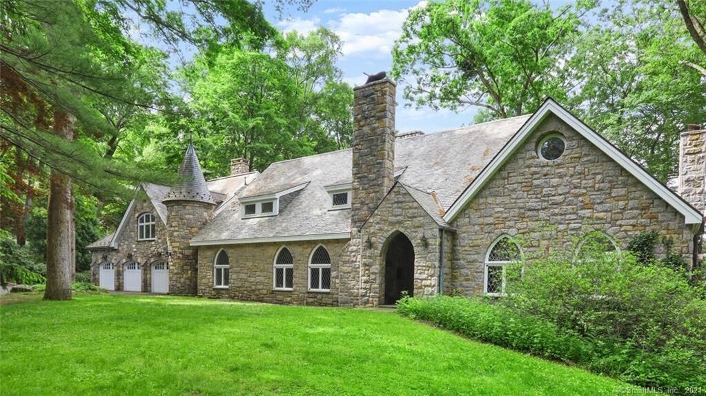 Property Photo: 28 Twisted Oak Circle CT 06611