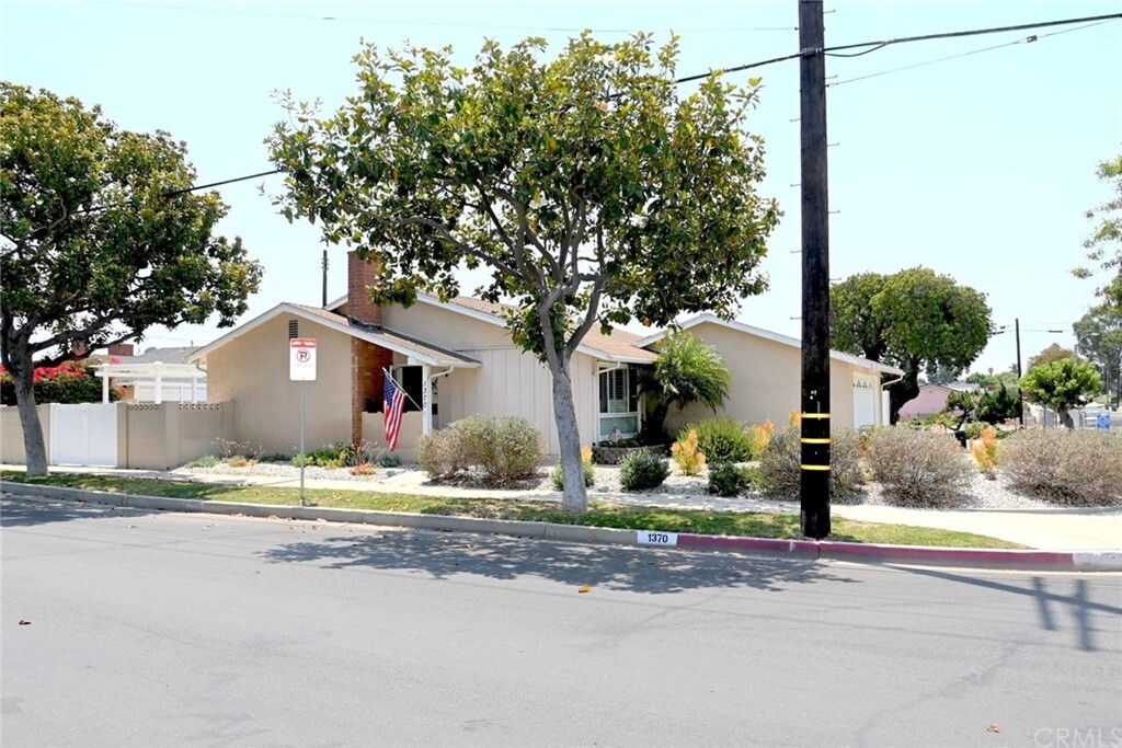 Property Photo: 1370 W 212th Street CA 90501