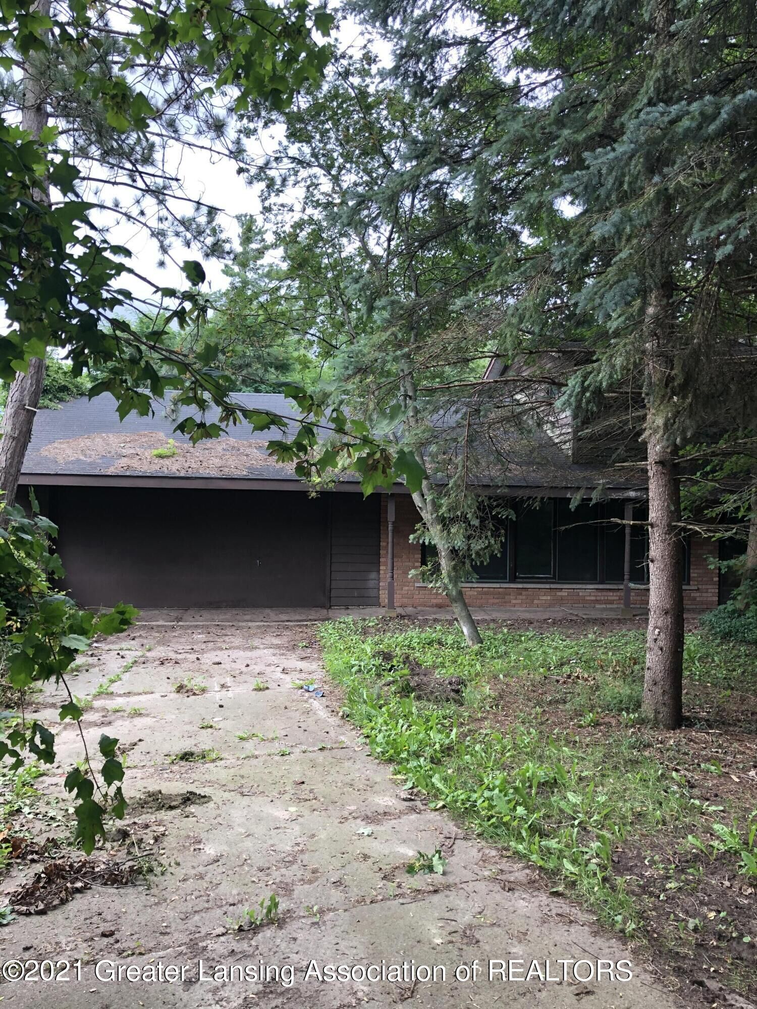 Property Photo:  3100 Young Avenue  MI 48906 