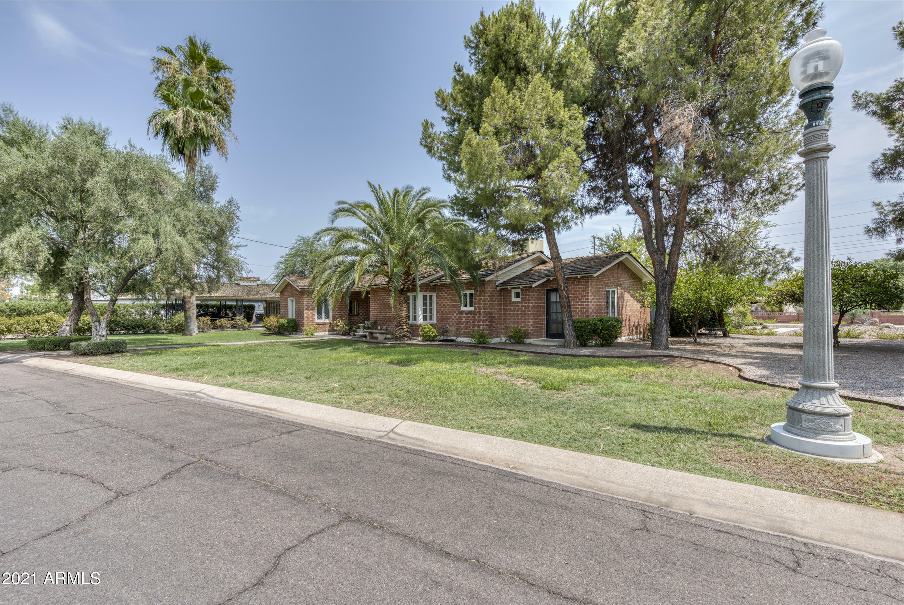 Property Photo:  905 E Cambridge Avenue  AZ 85006 