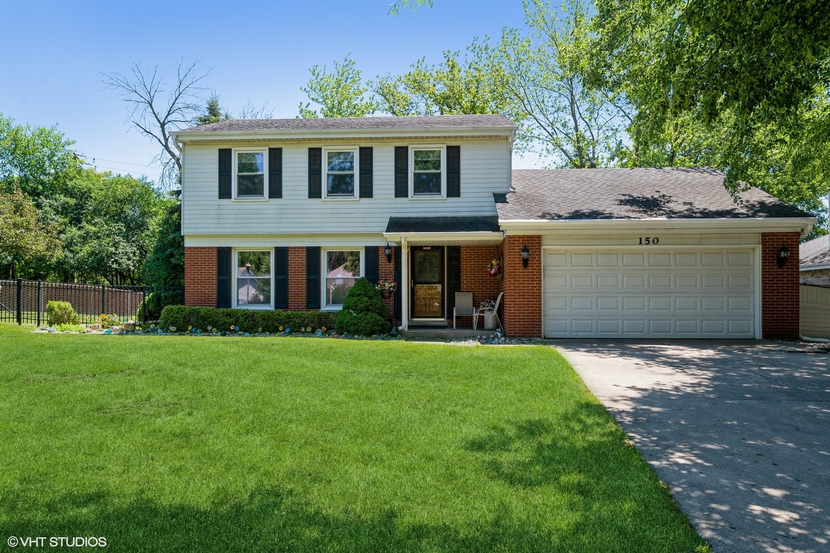 Property Photo: 150 Pond Ridge Road IL 60048