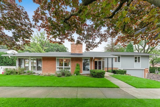 Property Photo:  1131 S Western Avenue  IL 60068 