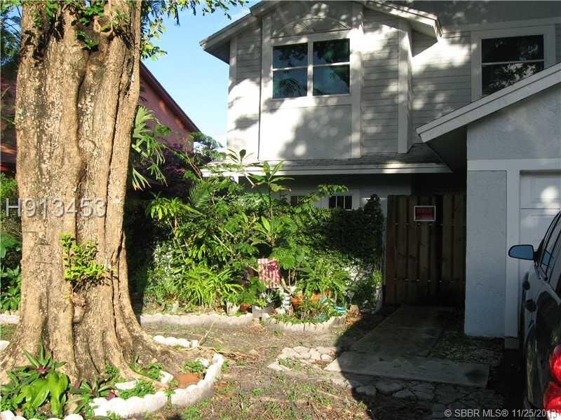 Property Photo: 941 SW 100th Te FL 33025