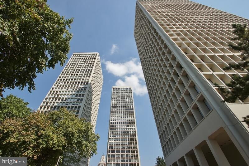 Property Photo:  200 Locust Street 22G  PA 19106 