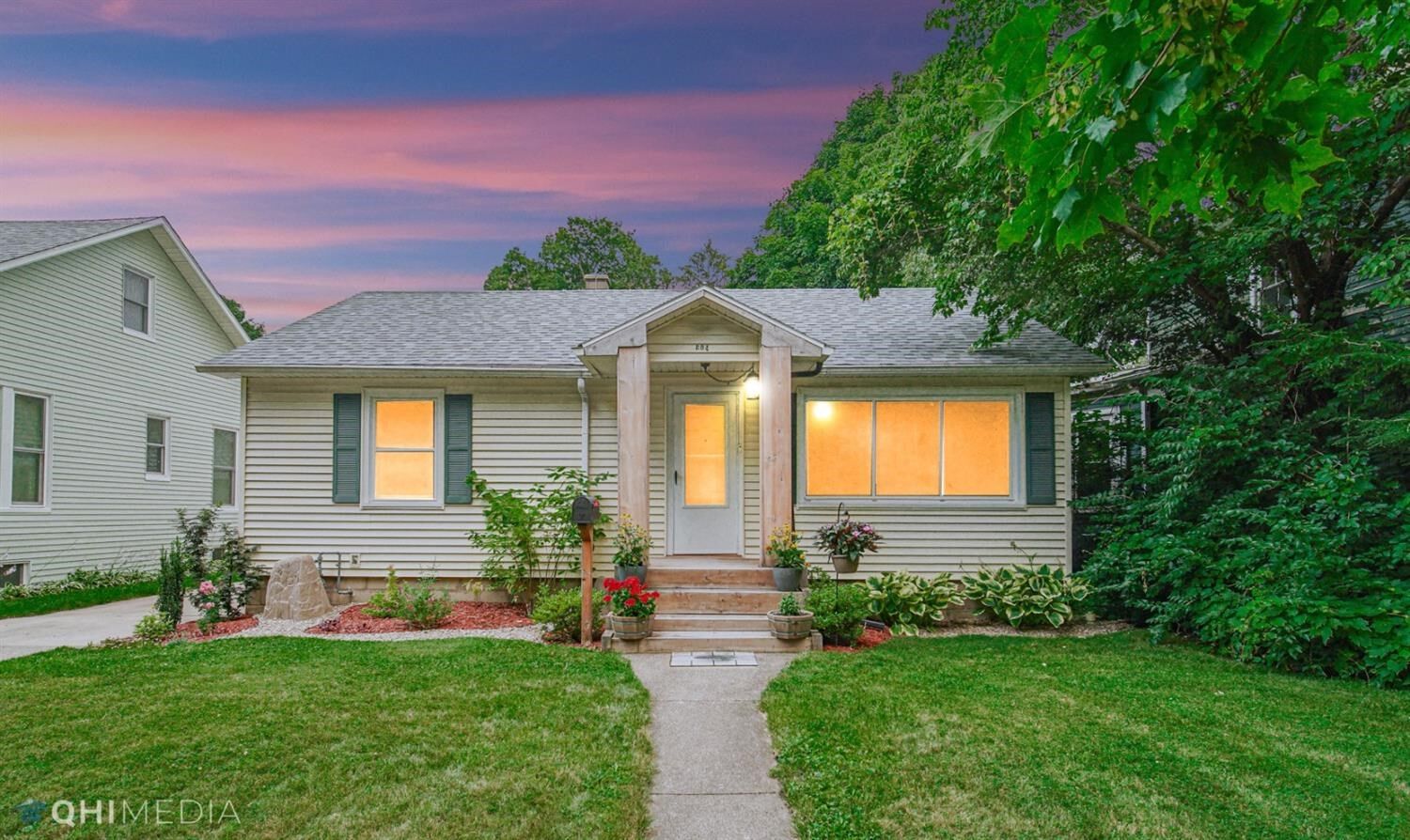 Property Photo: 604 E Street IN 46350