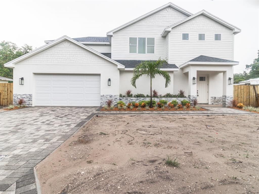 Property Photo: 3207 W Hartnett Avenue FL 33611