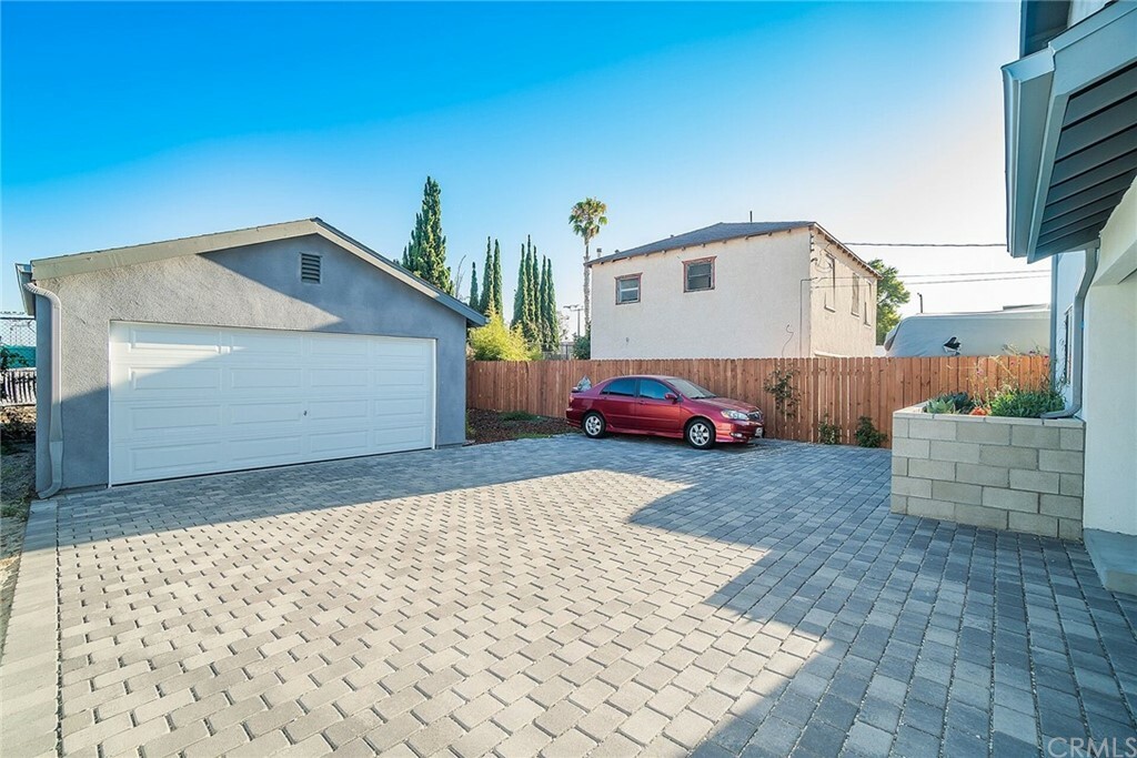 Property Photo:  628 W 87th Street  CA 90044 