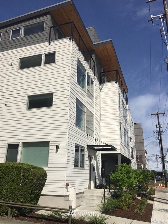 Property Photo: 1205 Harbor Avenue SW WA 98116