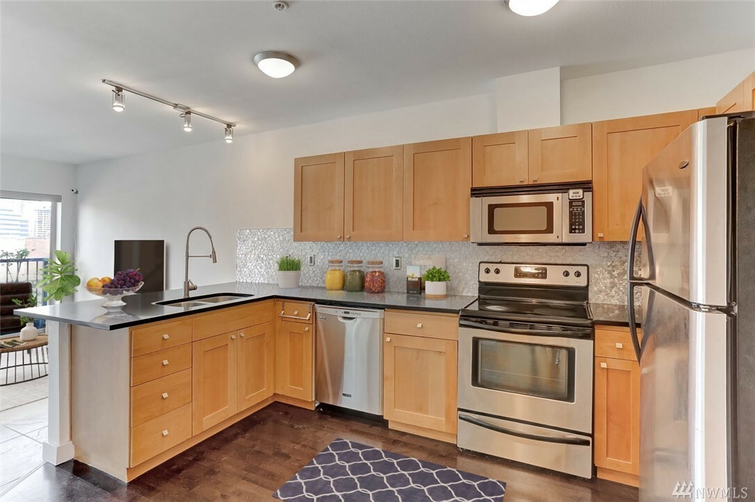 Property Photo:  1620 Belmont Ave 422  WA 98122 