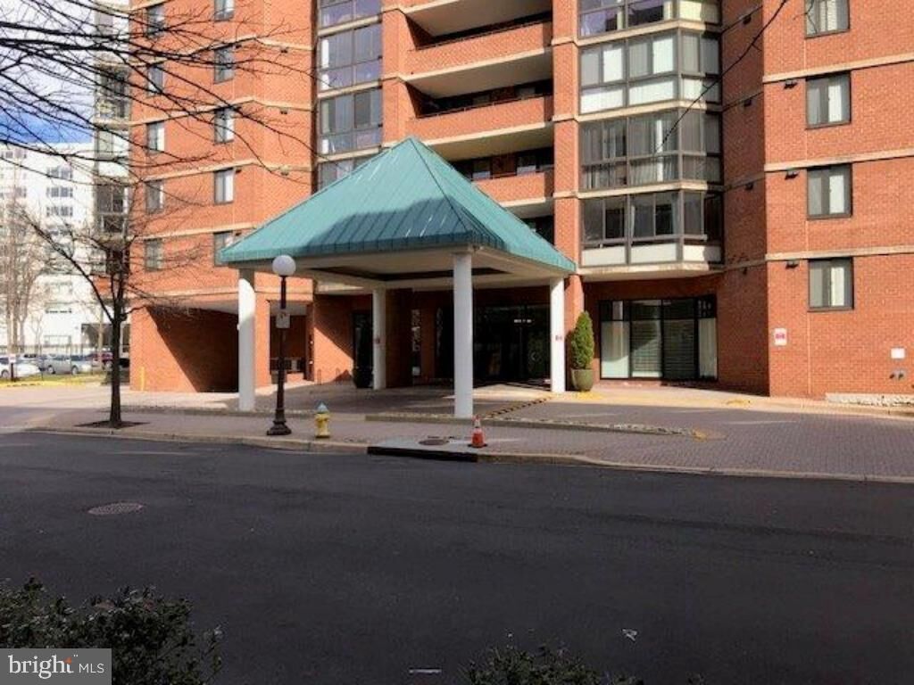 Property Photo: 1001 N Randolph Street 420 VA 22201