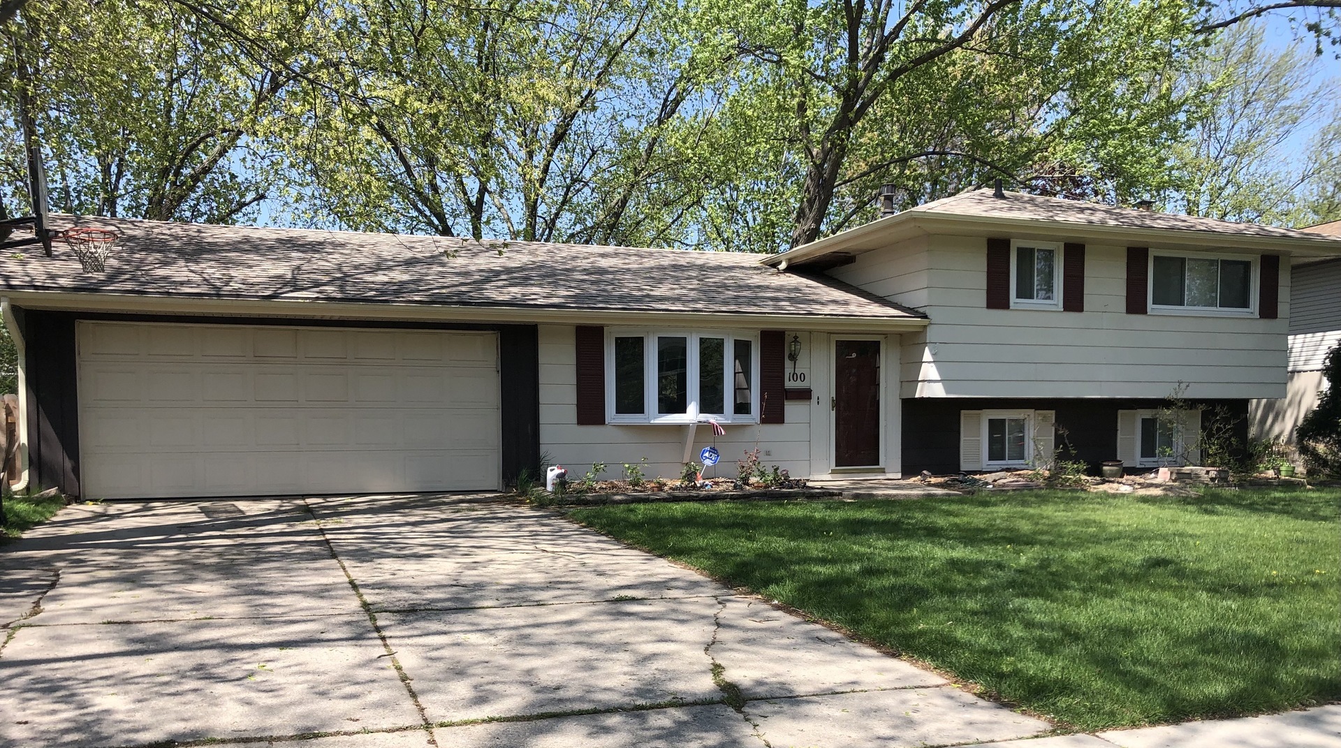 Property Photo:  100 Samoset Lane  IL 60193 