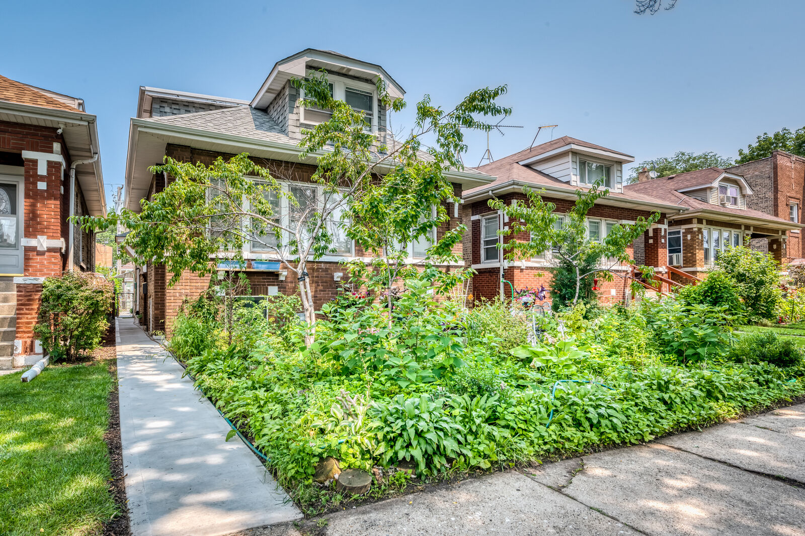 Property Photo: 5110 W George Street IL 60641