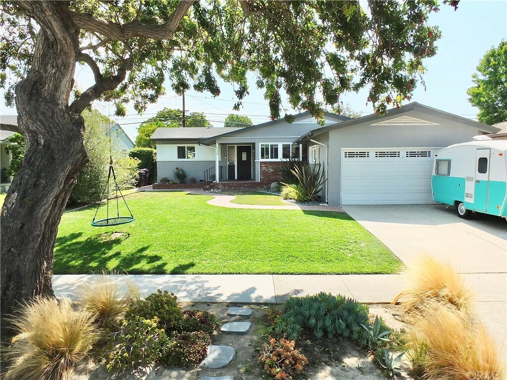 Property Photo: 3320 Ladoga Avenue CA 90808