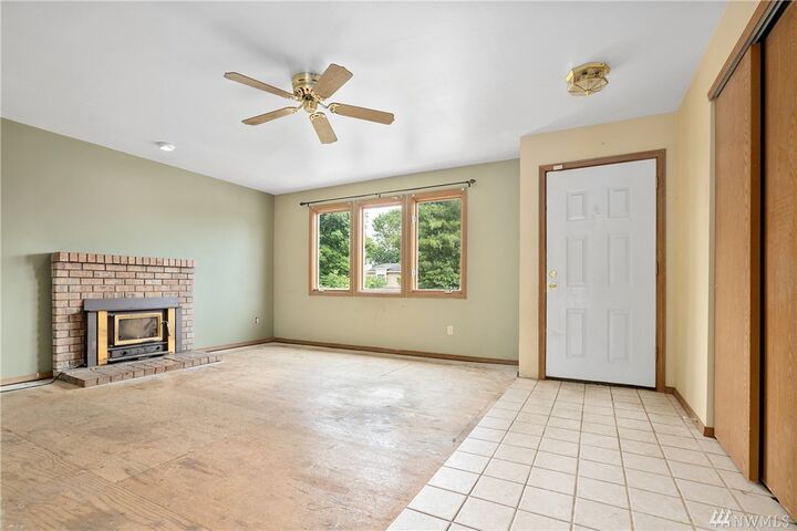 Property Photo:  10018 27th Dr SE  WA 98208 