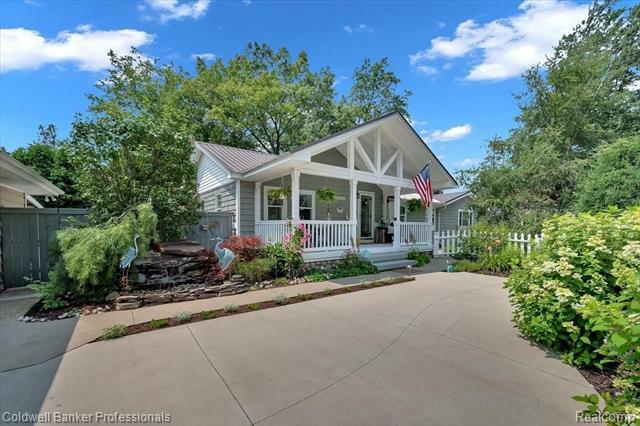 Property Photo:  900 Lake Drive  MI 48371 