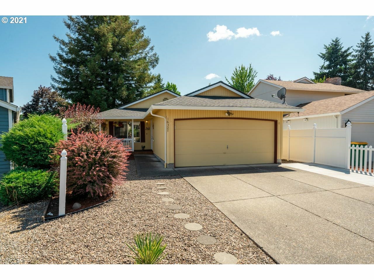 Property Photo: 16327 SW Bridle Hills Dr OR 97007